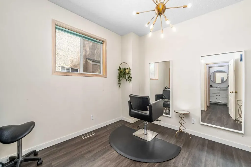 648 Scimitar Bay NW Calgary AB T3L 2B2