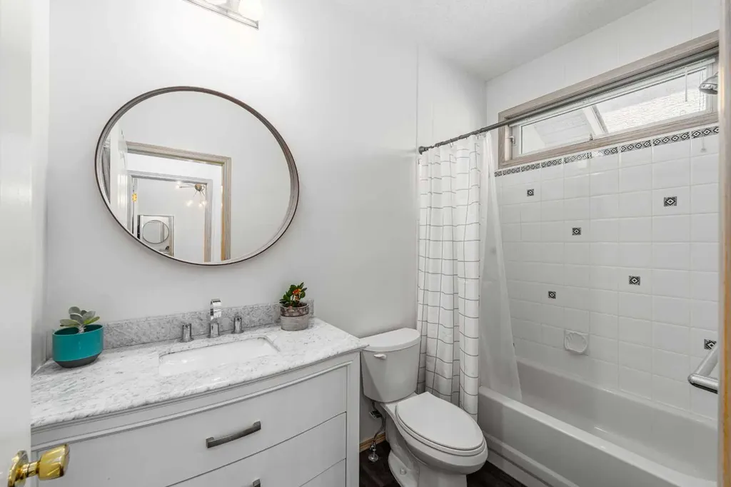 648 Scimitar Bay NW Calgary AB T3L 2B2