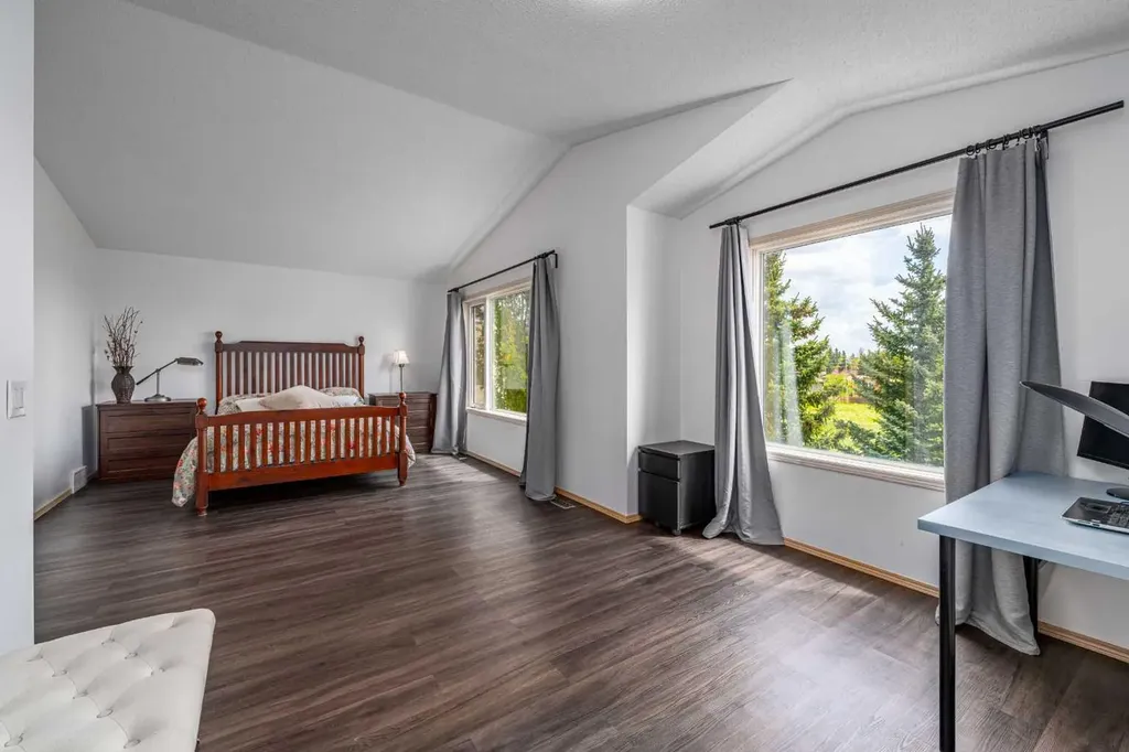 648 Scimitar Bay NW Calgary AB T3L 2B2