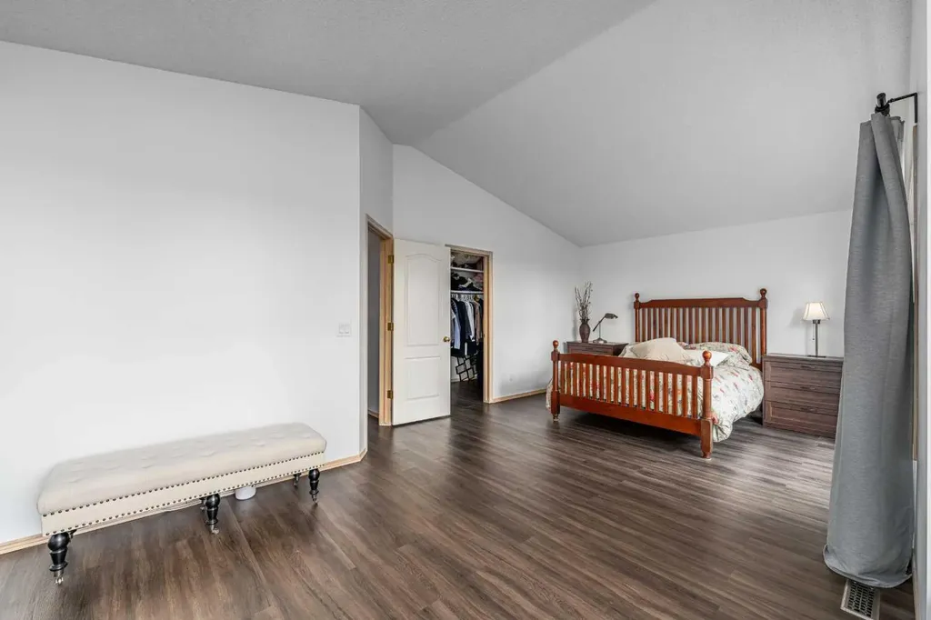 648 Scimitar Bay NW Calgary AB T3L 2B2