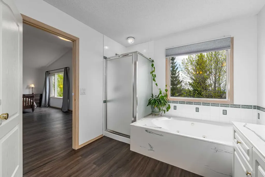 648 Scimitar Bay NW Calgary AB T3L 2B2