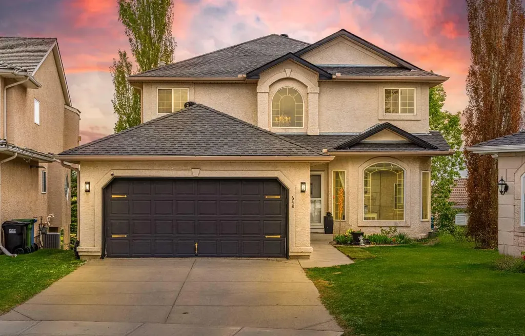 648 Scimitar Bay NW Calgary AB T3L 2B2
