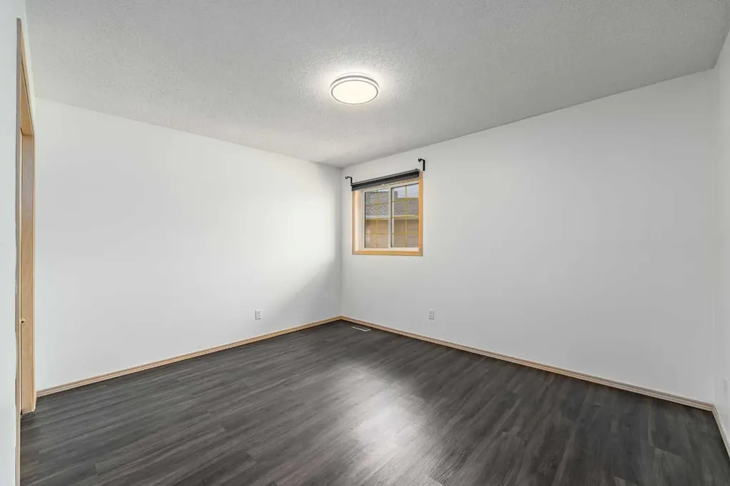 648 Scimitar Bay NW Calgary AB T3L 2B2