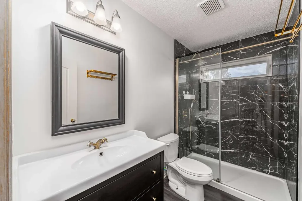 648 Scimitar Bay NW Calgary AB T3L 2B2