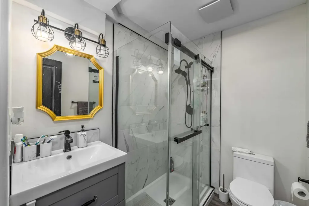 648 Scimitar Bay NW Calgary AB T3L 2B2