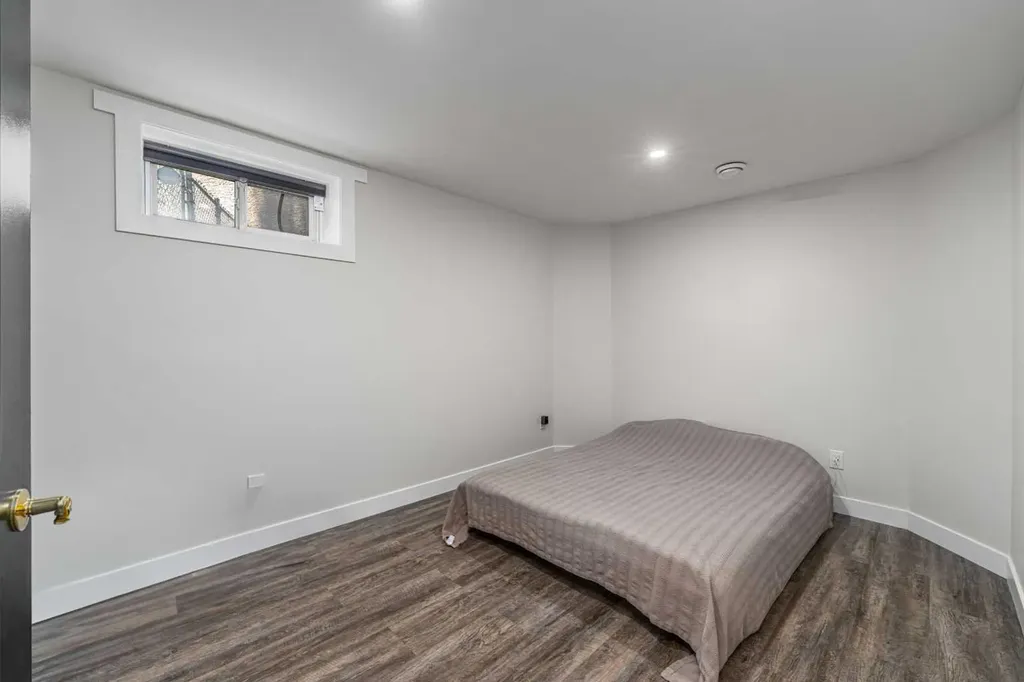 648 Scimitar Bay NW Calgary AB T3L 2B2