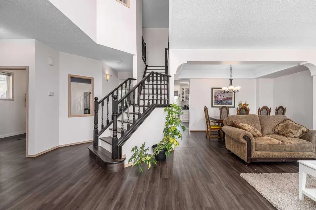 648 Scimitar Bay NW Calgary AB T3L 2B2