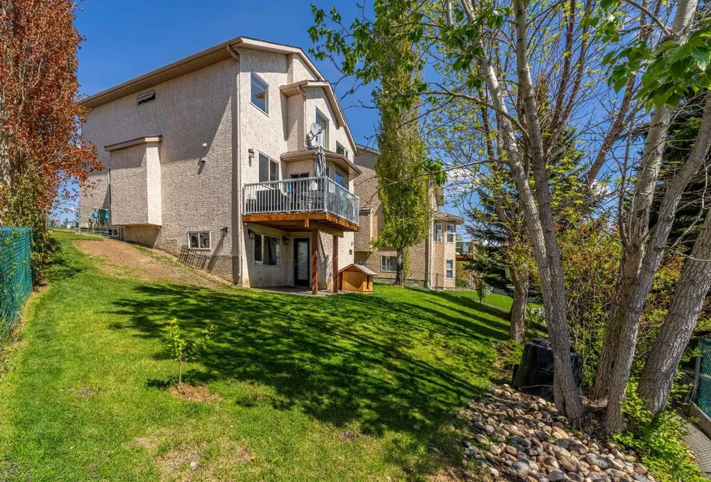 648 Scimitar Bay NW Calgary AB T3L 2B2