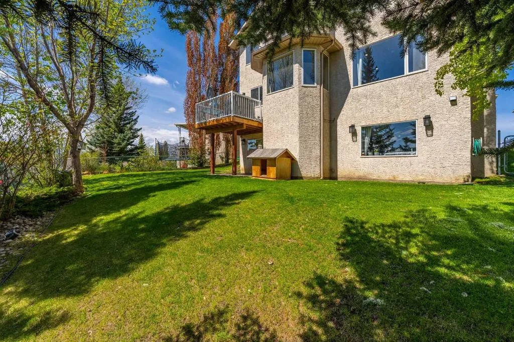 648 Scimitar Bay NW Calgary AB T3L 2B2