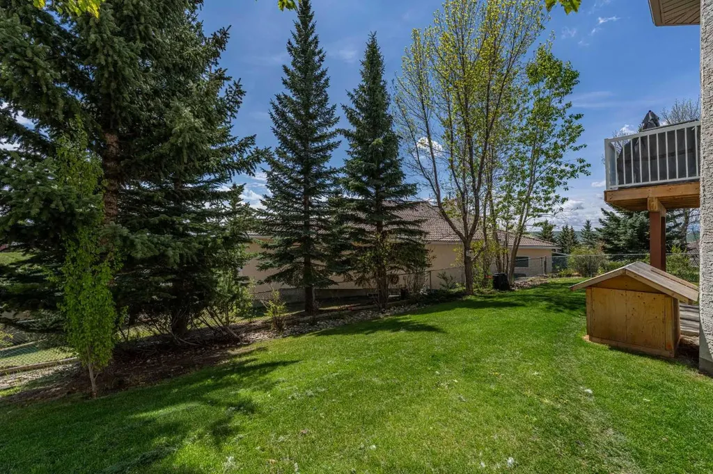 648 Scimitar Bay NW Calgary AB T3L 2B2