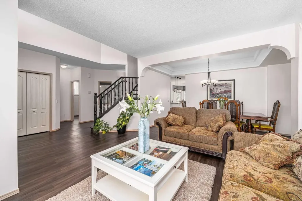 648 Scimitar Bay NW Calgary AB T3L 2B2