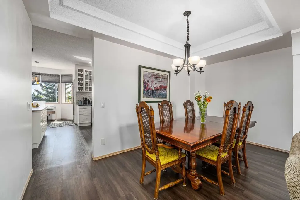 648 Scimitar Bay NW Calgary AB T3L 2B2