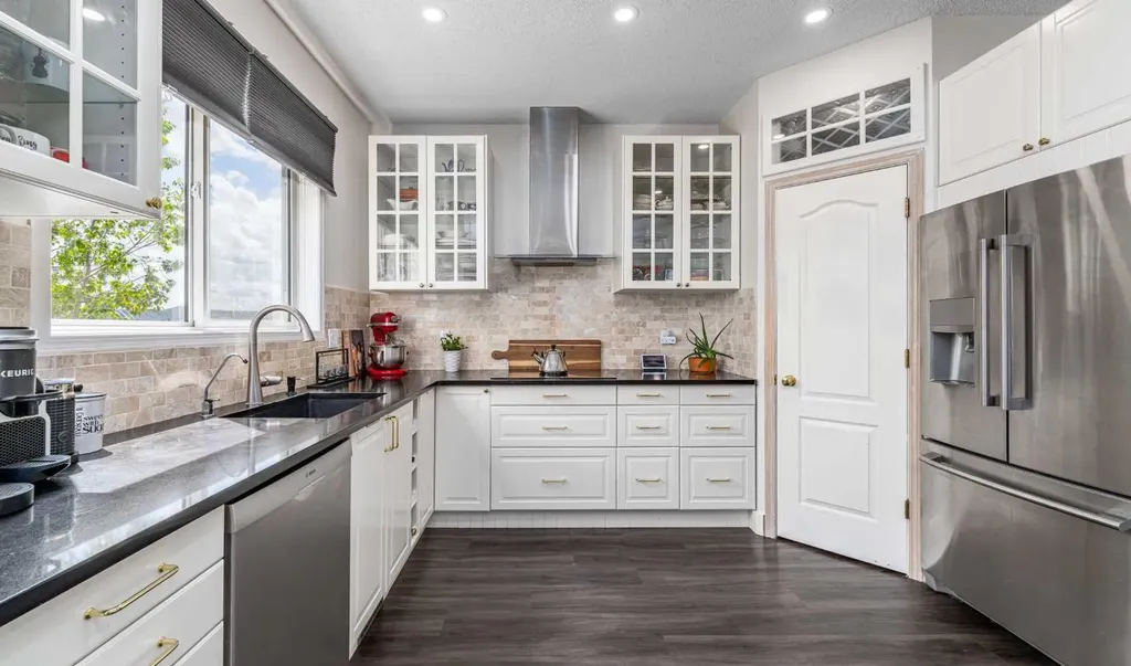 648 Scimitar Bay NW Calgary AB T3L 2B2