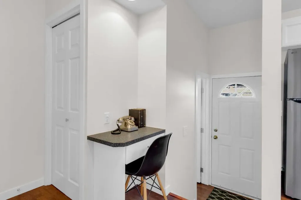630 Sabrina Road SW Calgary AB T2W 2N7