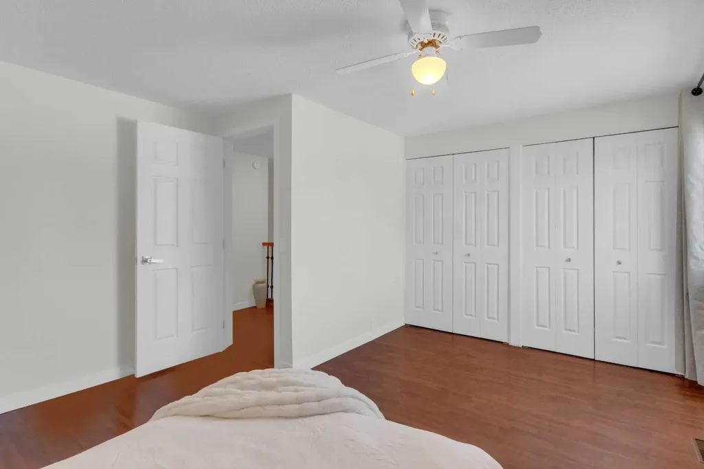 630 Sabrina Road SW Calgary AB T2W 2N7