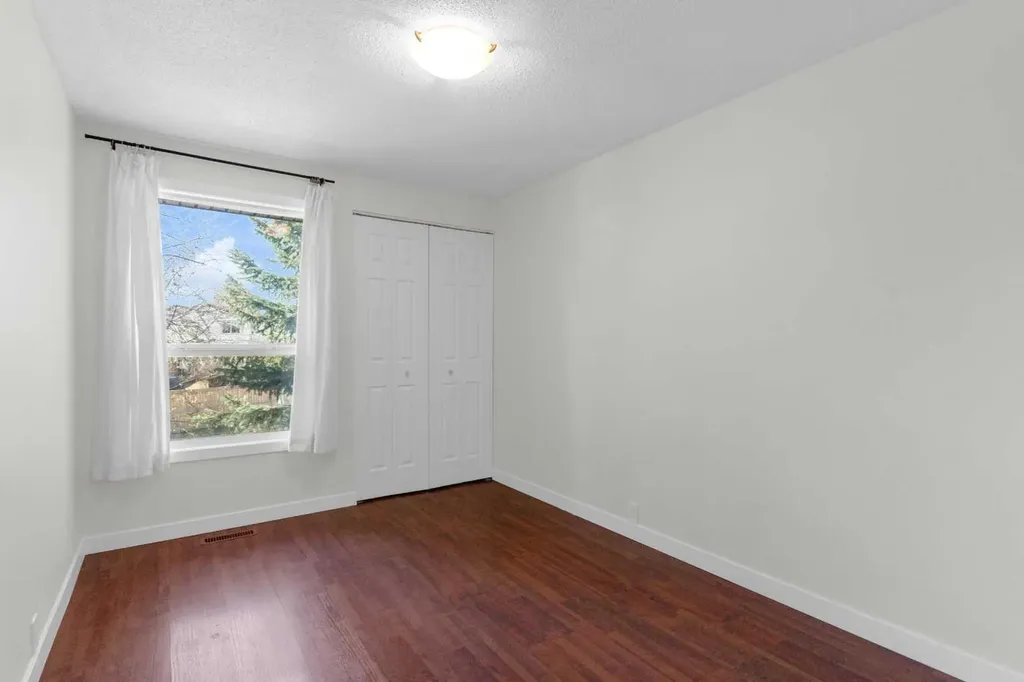 630 Sabrina Road SW Calgary AB T2W 2N7