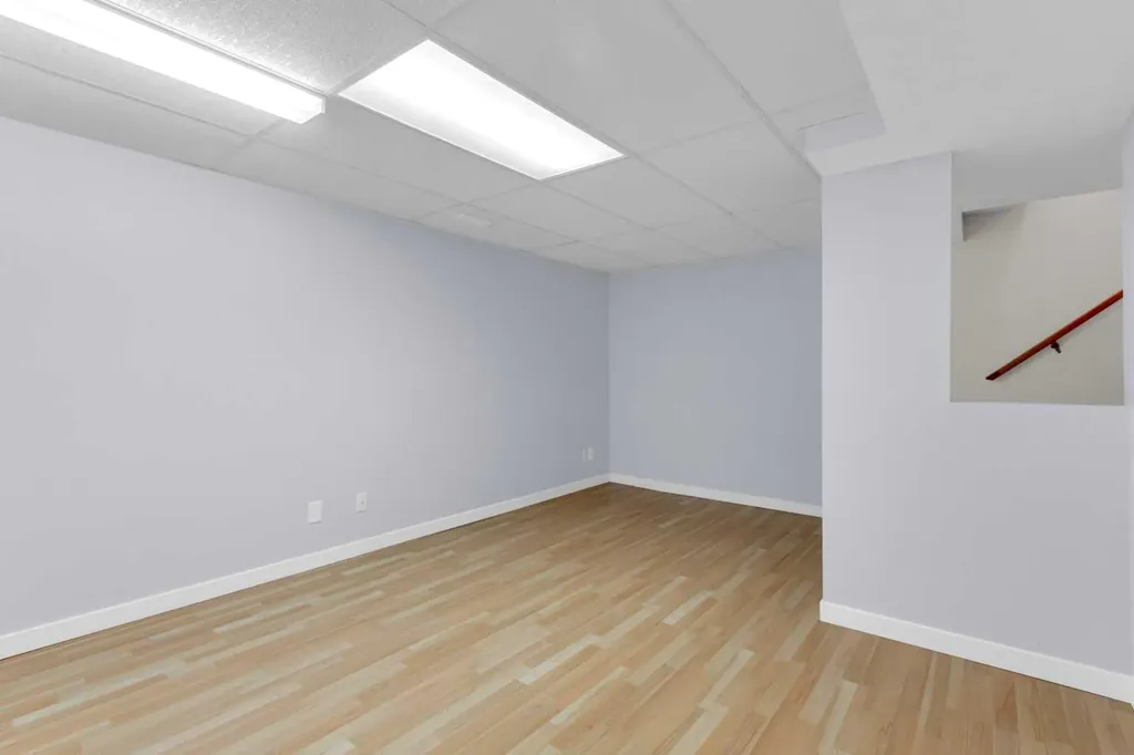 630 Sabrina Road SW Calgary AB T2W 2N7