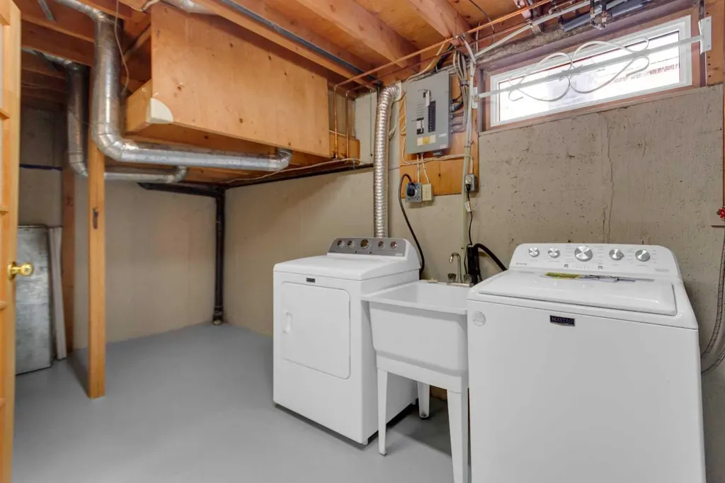 630 Sabrina Road SW Calgary AB T2W 2N7