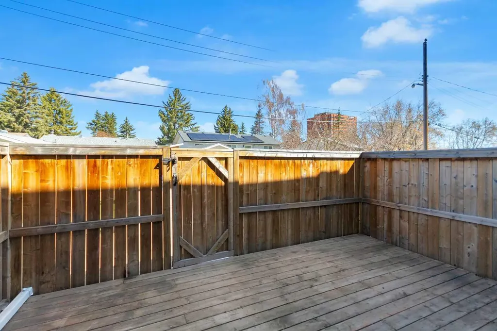 630 Sabrina Road SW Calgary AB T2W 2N7