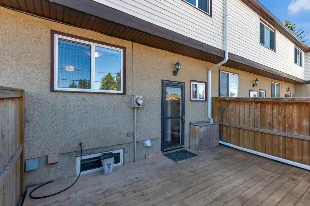 630 Sabrina Road SW Calgary AB T2W 2N7