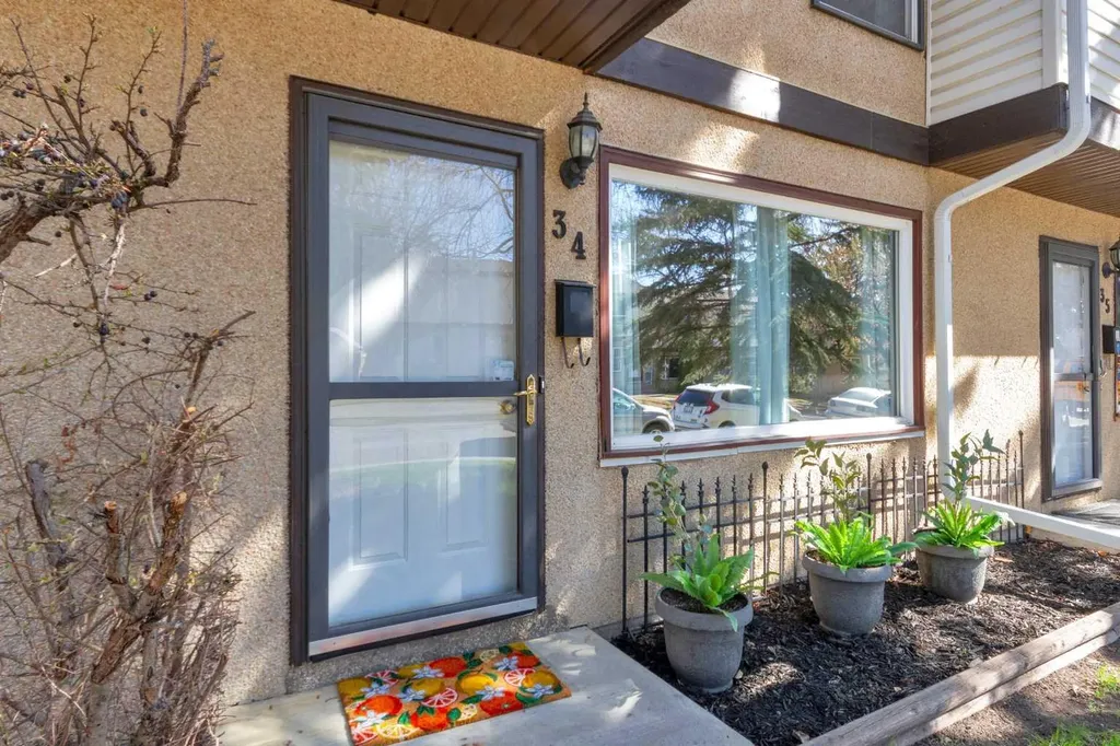 630 Sabrina Road SW Calgary AB T2W 2N7