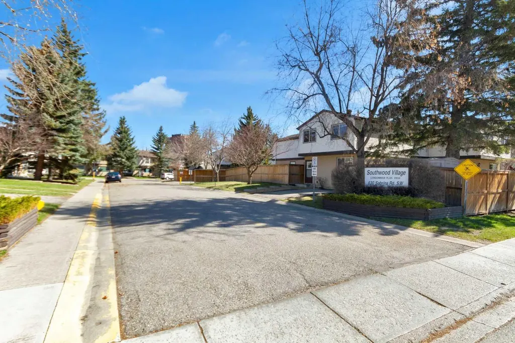 630 Sabrina Road SW Calgary AB T2W 2N7