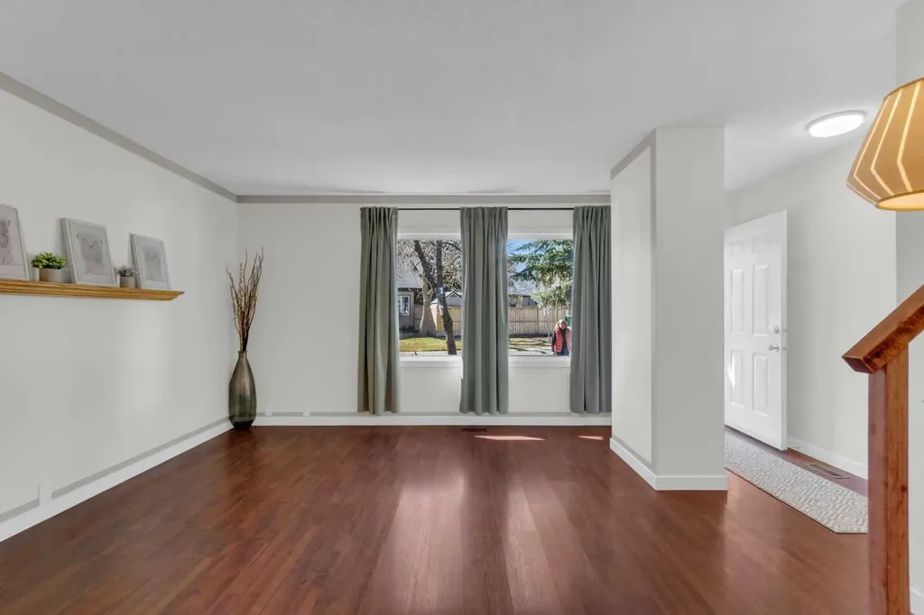630 Sabrina Road SW Calgary AB T2W 2N7