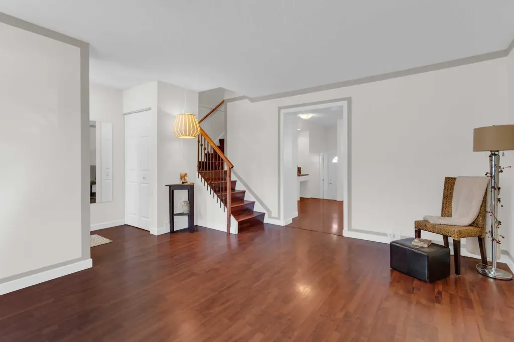 630 Sabrina Road SW Calgary AB T2W 2N7