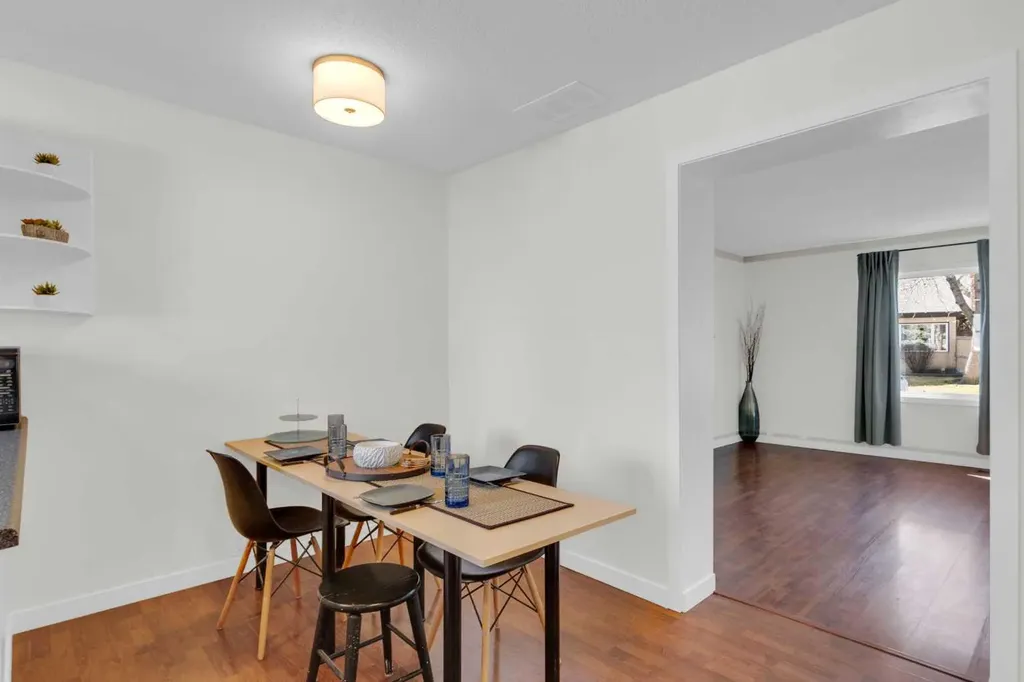 630 Sabrina Road SW Calgary AB T2W 2N7