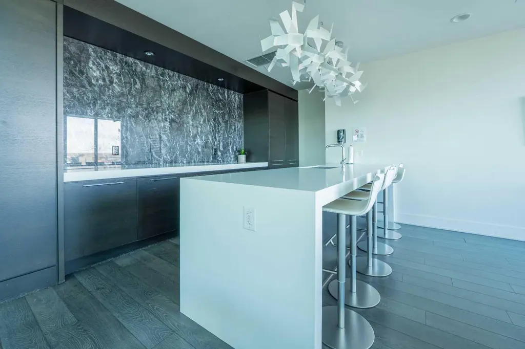 901 10 Avenue SW Calgary AB T2R 0B5