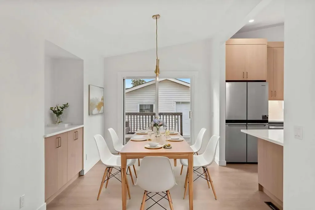 212 Queen Anne Road SE Calgary AB T2J 4S7