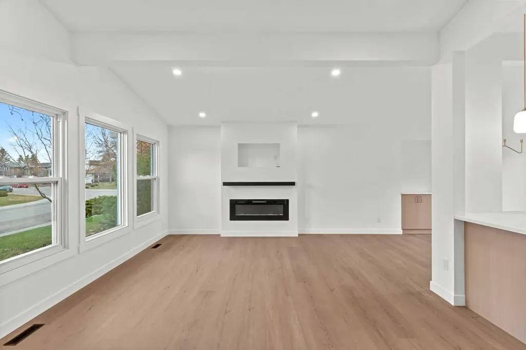 212 Queen Anne Road SE Calgary AB T2J 4S7