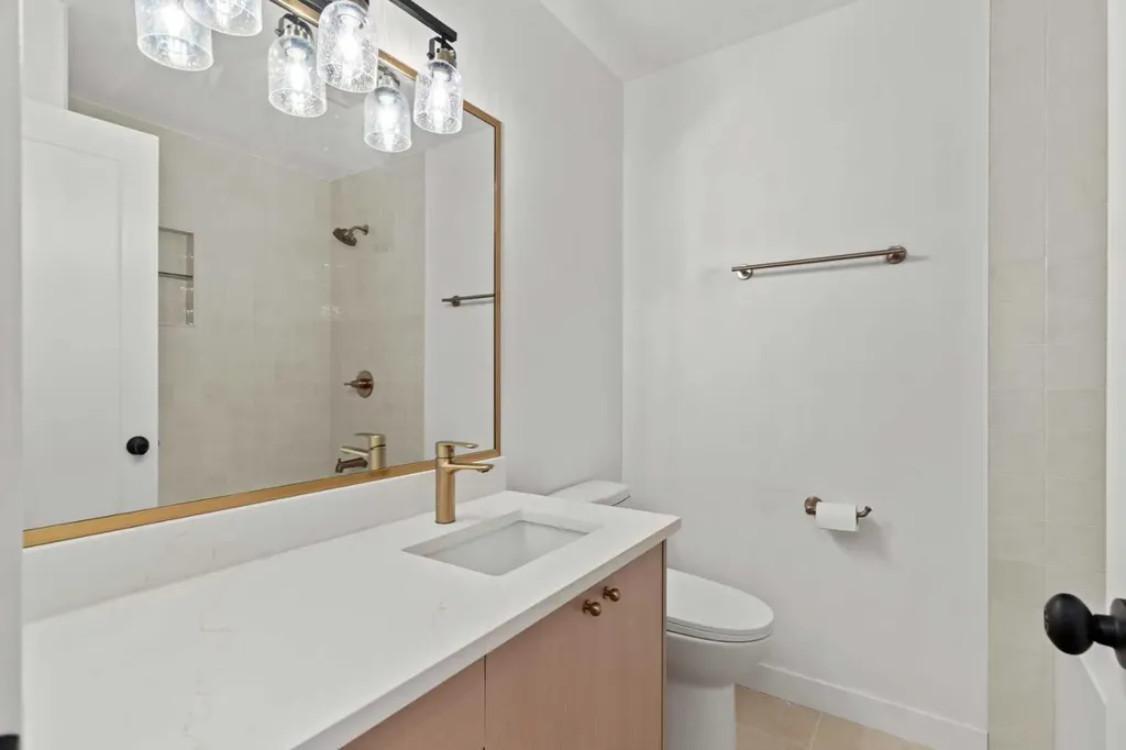 212 Queen Anne Road SE Calgary AB T2J 4S7