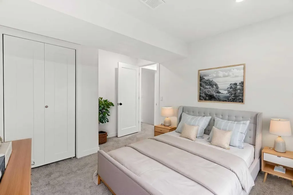 212 Queen Anne Road SE Calgary AB T2J 4S7
