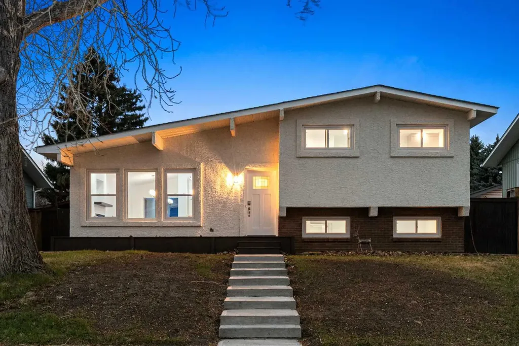 212 Queen Anne Road SE Calgary AB T2J 4S7