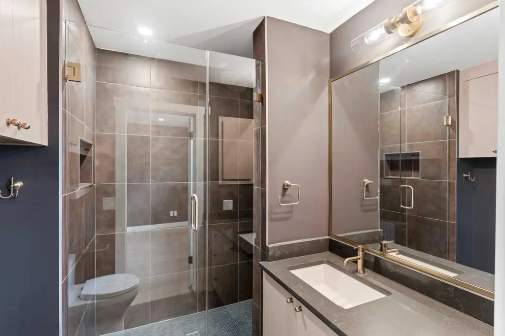 212 Queen Anne Road SE Calgary AB T2J 4S7
