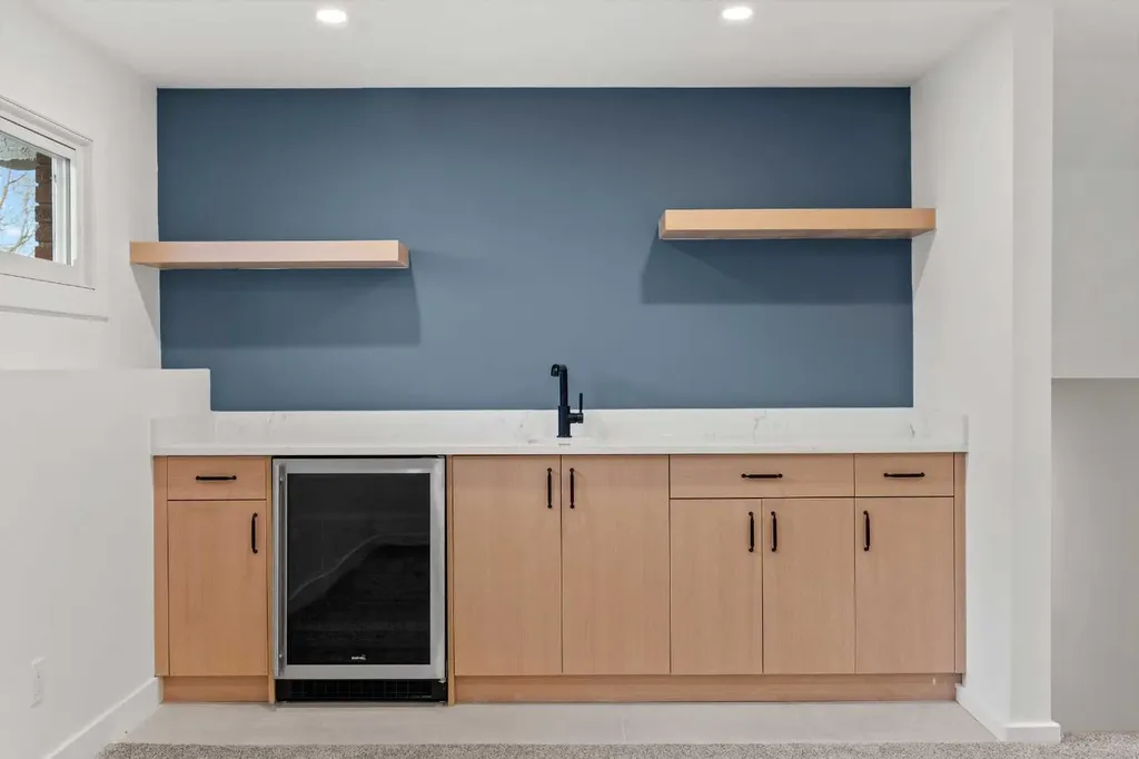 212 Queen Anne Road SE Calgary AB T2J 4S7