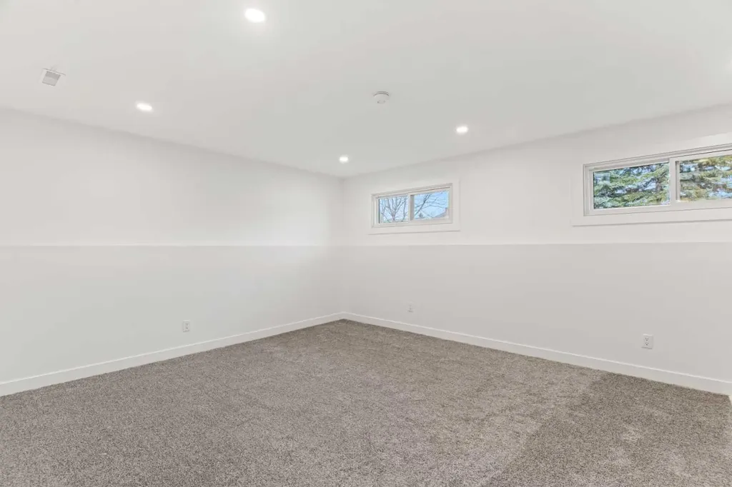 212 Queen Anne Road SE Calgary AB T2J 4S7