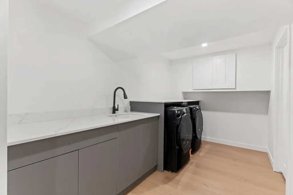 212 Queen Anne Road SE Calgary AB T2J 4S7