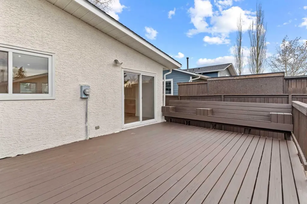 212 Queen Anne Road SE Calgary AB T2J 4S7