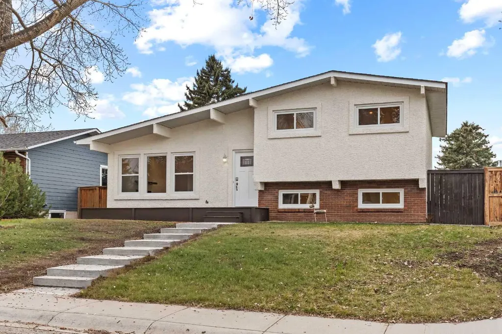 212 Queen Anne Road SE Calgary AB T2J 4S7