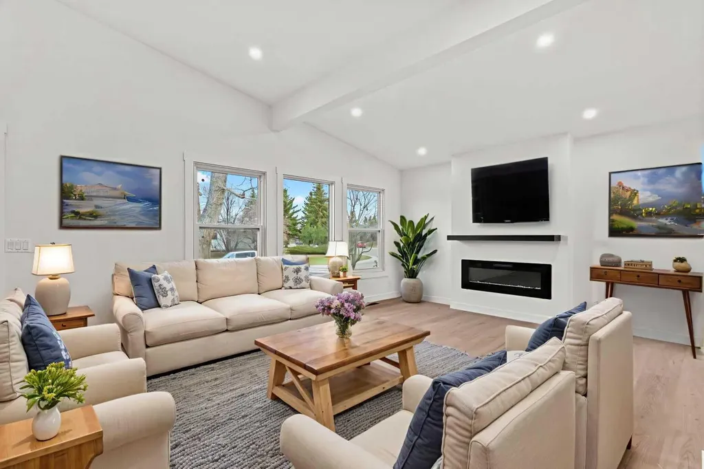 212 Queen Anne Road SE Calgary AB T2J 4S7