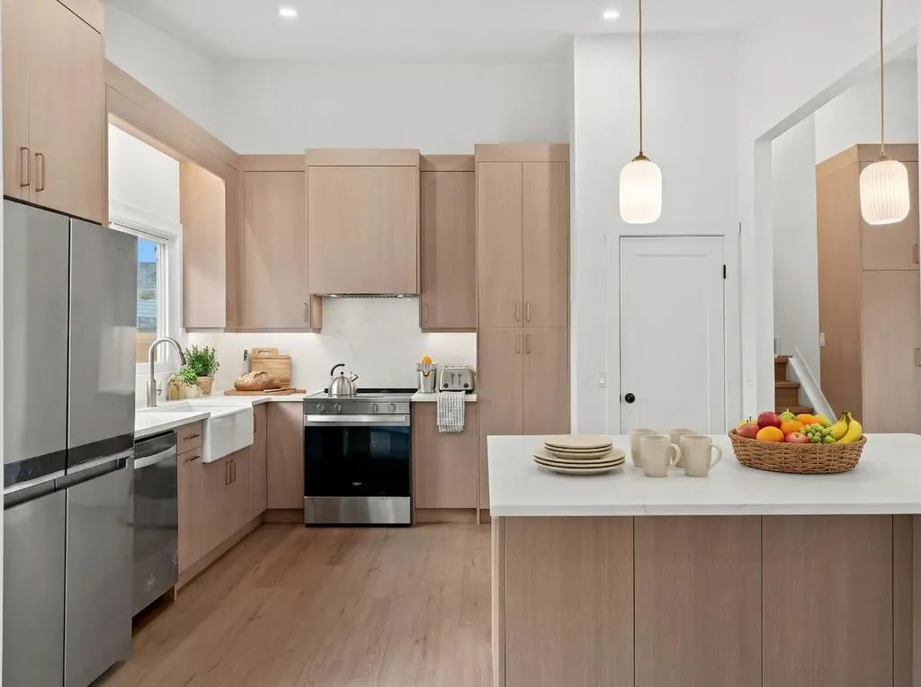 212 Queen Anne Road SE Calgary AB T2J 4S7