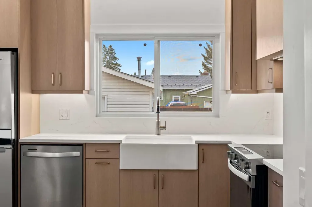 212 Queen Anne Road SE Calgary AB T2J 4S7