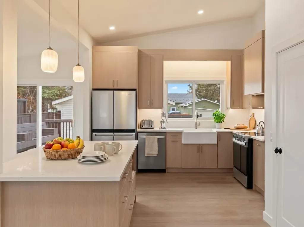 212 Queen Anne Road SE Calgary AB T2J 4S7