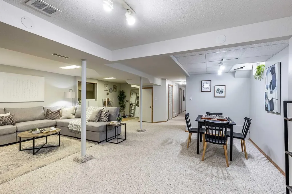 890 Hargrave Way NW Medicine Hat AB T1A 6Y9