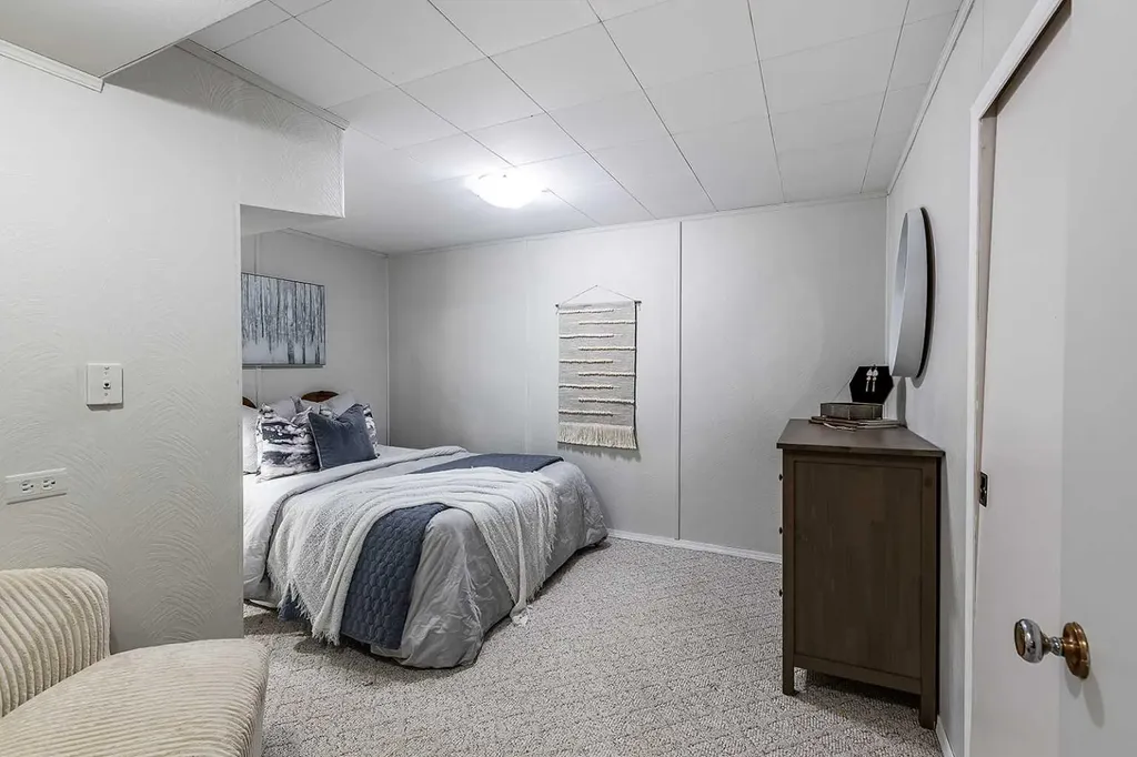 890 Hargrave Way NW Medicine Hat AB T1A 6Y9