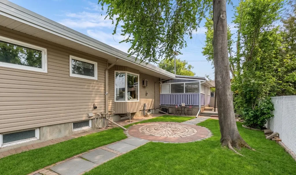 890 Hargrave Way NW Medicine Hat AB T1A 6Y9