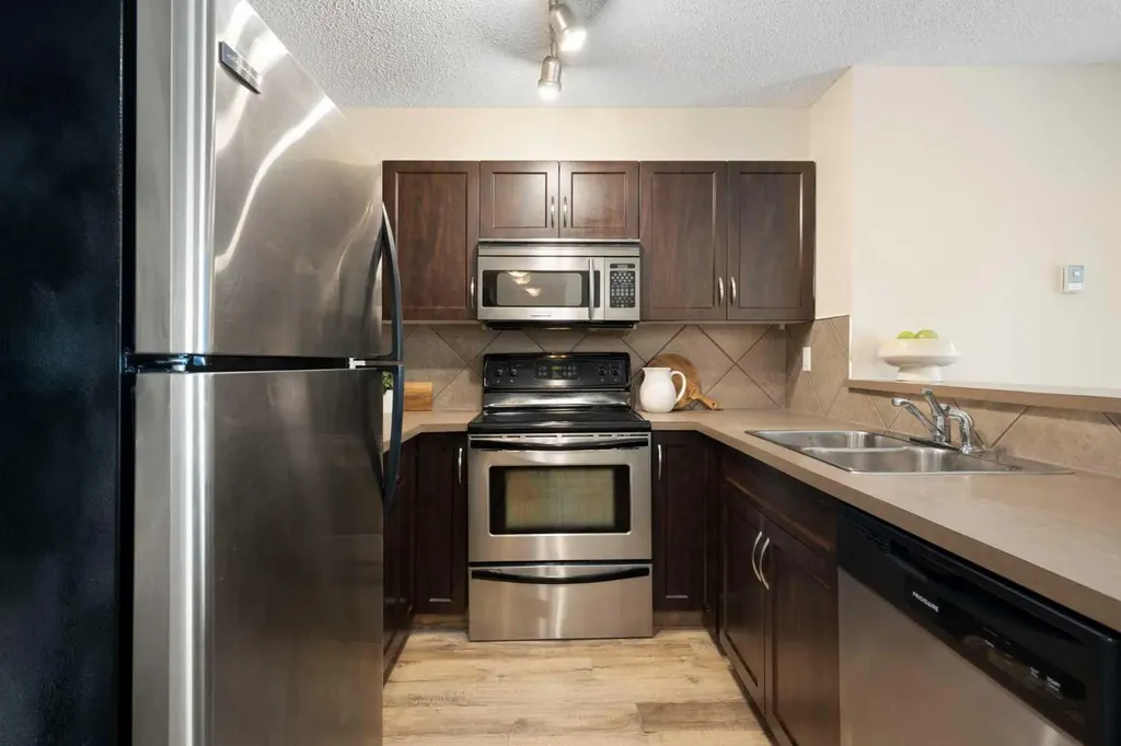 69 Country Village Manor NE Calgary AB T3K 0P1