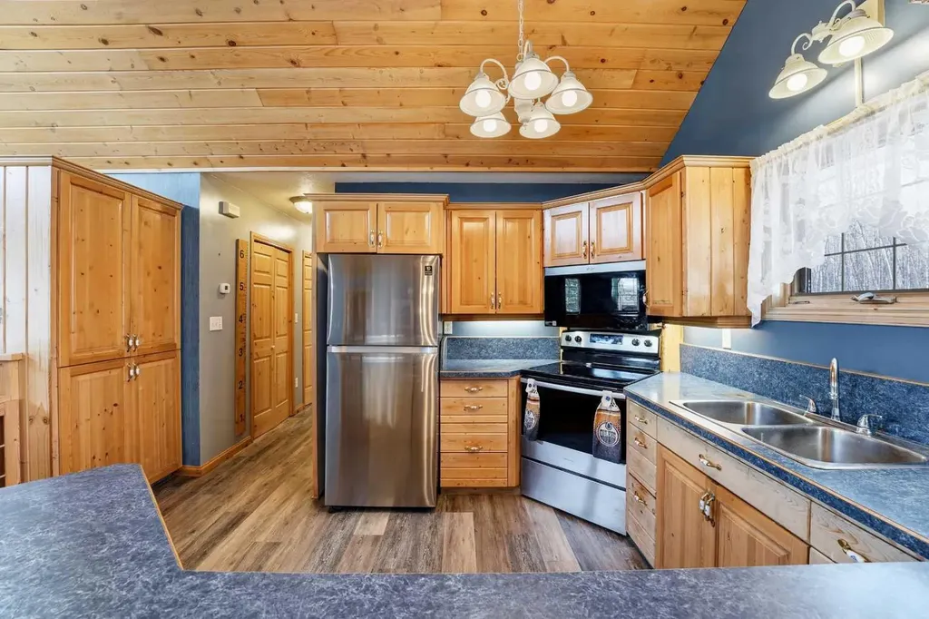 39527 Range Road 31 Rural Lacombe County AB T0M 0X0